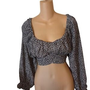 Altar'd State Women's Crop Top Medium‎ Long Sleeve Floral Print Black White